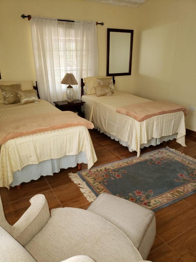 Cliffe Ranch Βίλα Μαντεβίλ Εξωτερικό φωτογραφία