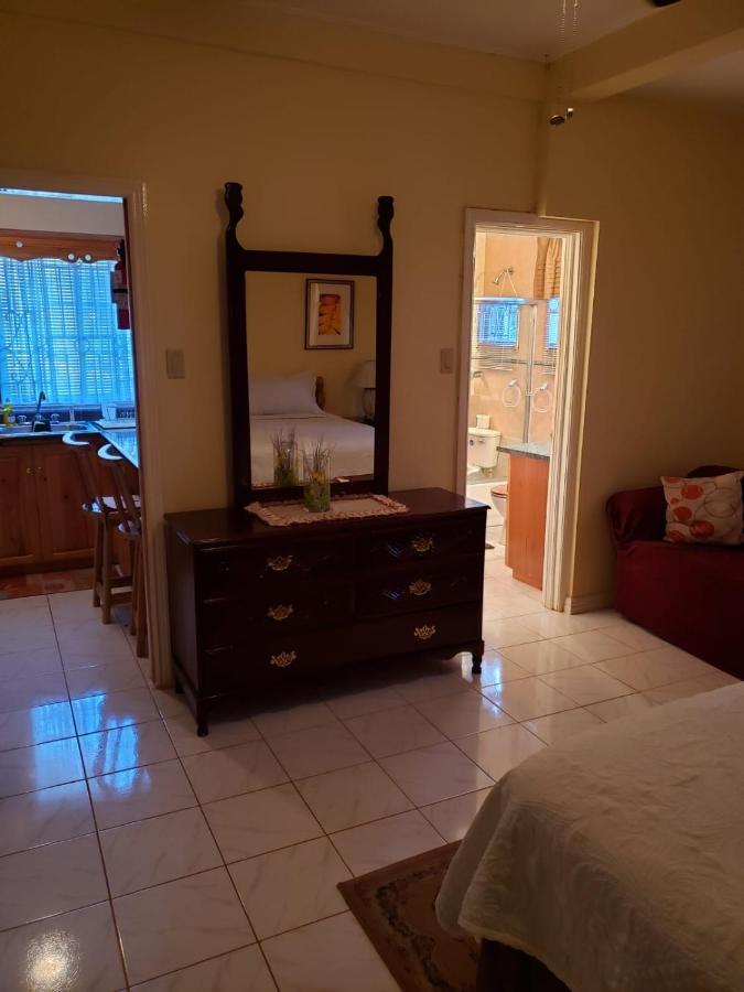 Cliffe Ranch Βίλα Μαντεβίλ Εξωτερικό φωτογραφία