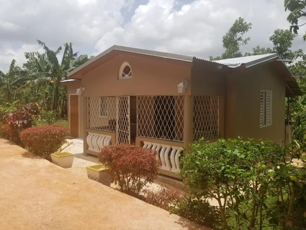 Cliffe Ranch Βίλα Μαντεβίλ Εξωτερικό φωτογραφία