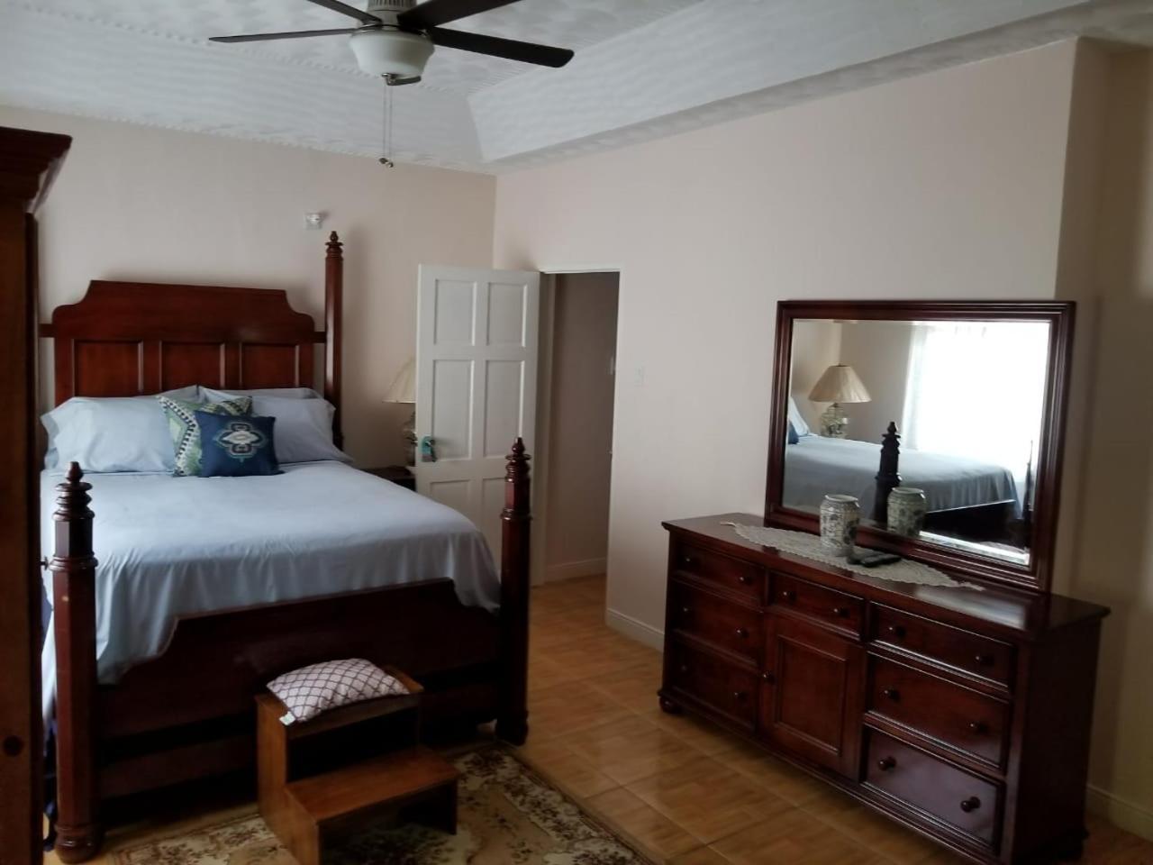 Cliffe Ranch Βίλα Μαντεβίλ Εξωτερικό φωτογραφία