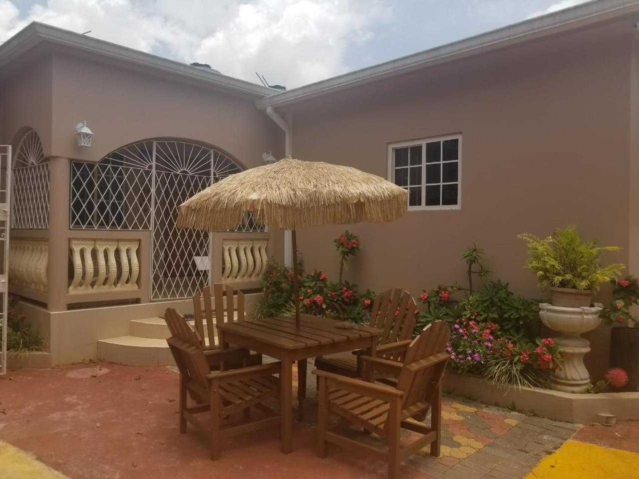 Cliffe Ranch Βίλα Μαντεβίλ Εξωτερικό φωτογραφία
