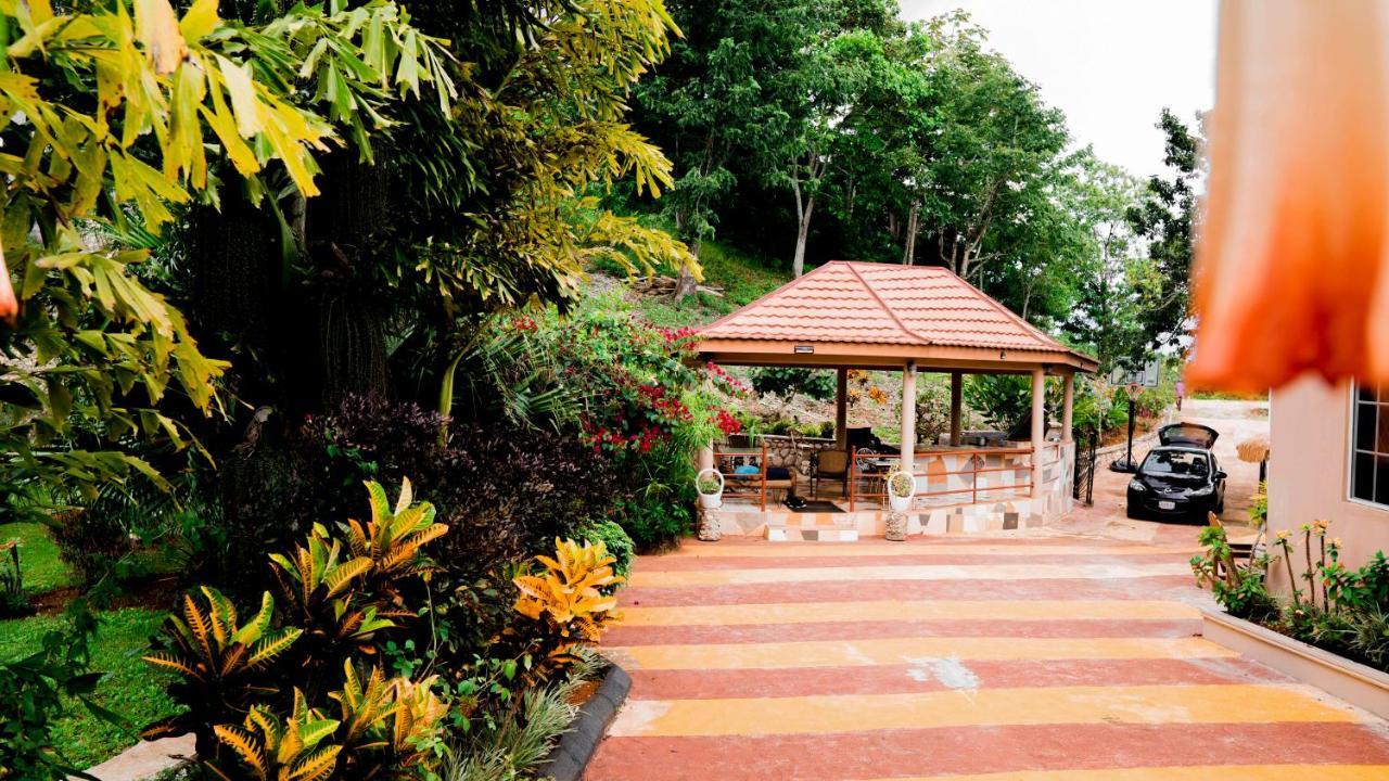 Cliffe Ranch Βίλα Μαντεβίλ Εξωτερικό φωτογραφία
